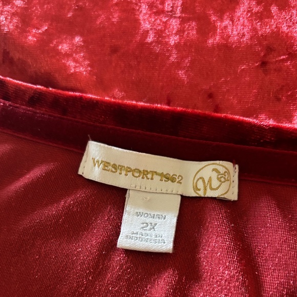 Sale!  Women’s Red Holiday blouse, size 2X - Picture 3 of 3